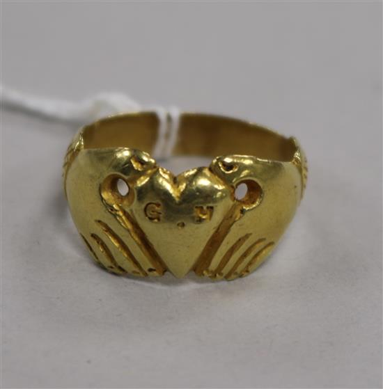 A yellow metal claddagh ring, 7.9g